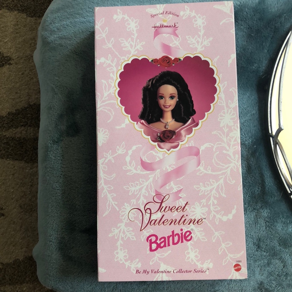 1995 Hallmark Sweet Valentine Barbie - Picture 3 of 5